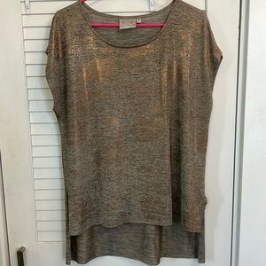 Large gold, shimmery short sleeve top.